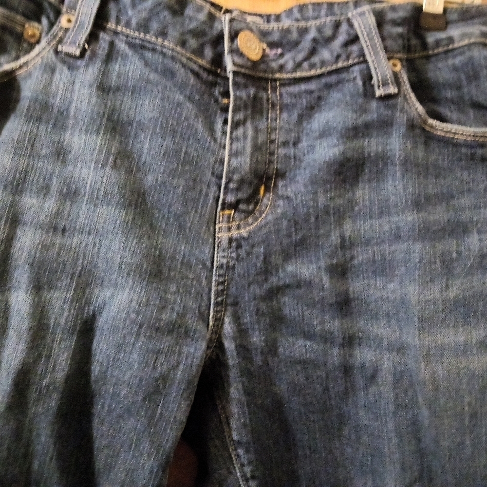 Perfectly Slimming Levi's - Picture 4 of 5